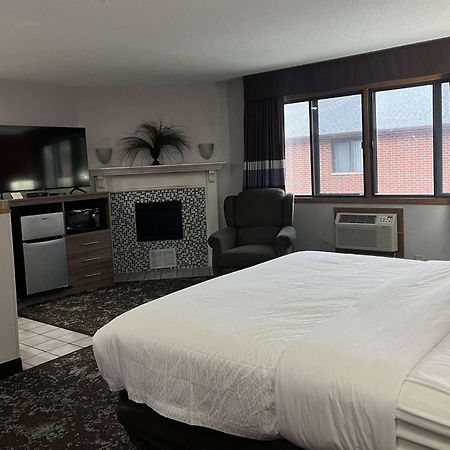 Ramada By Wyndham Cedar Rapids South Ξενοδοχείο Εξωτερικό φωτογραφία