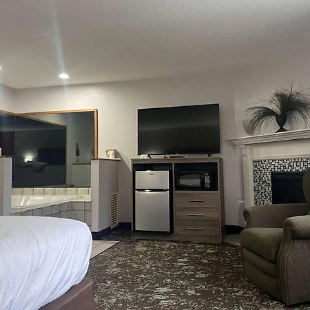 Ramada By Wyndham Cedar Rapids South Ξενοδοχείο Εξωτερικό φωτογραφία