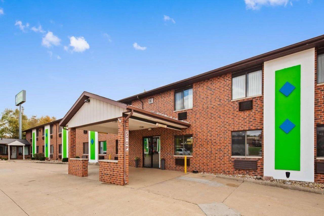Ramada By Wyndham Cedar Rapids South Ξενοδοχείο Εξωτερικό φωτογραφία