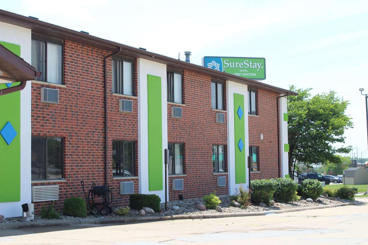 Ramada By Wyndham Cedar Rapids South Ξενοδοχείο Εξωτερικό φωτογραφία