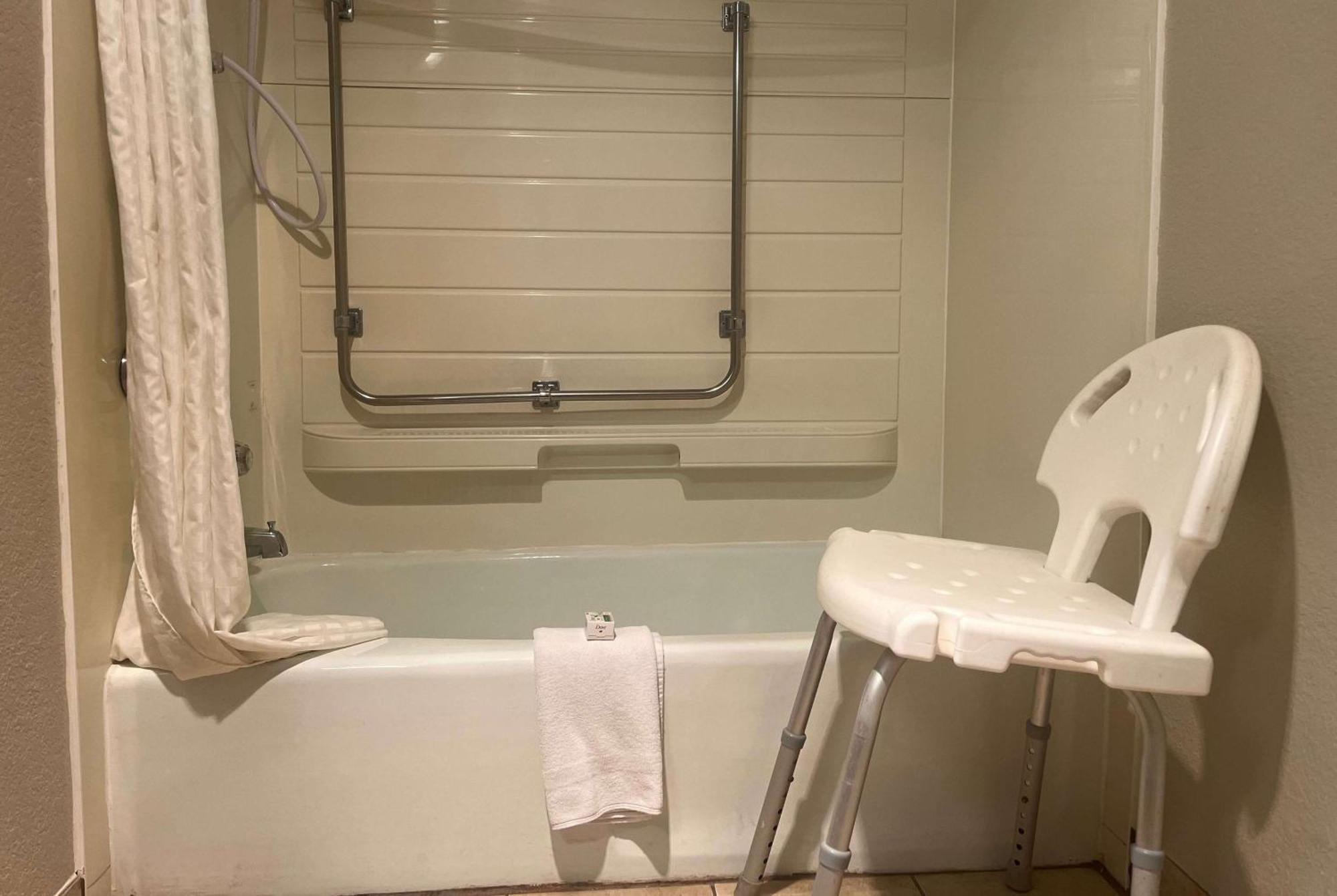 Ramada By Wyndham Cedar Rapids South Ξενοδοχείο Εξωτερικό φωτογραφία