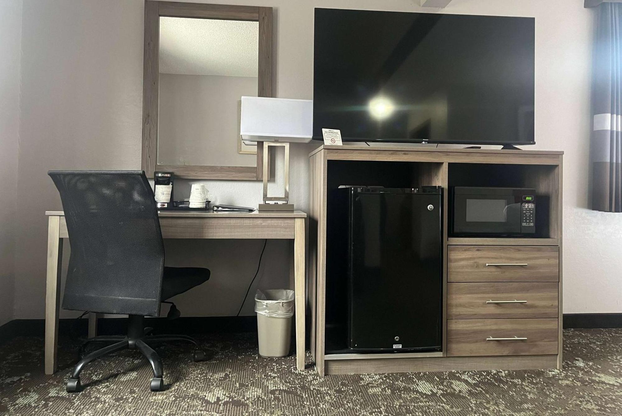 Ramada By Wyndham Cedar Rapids South Ξενοδοχείο Εξωτερικό φωτογραφία