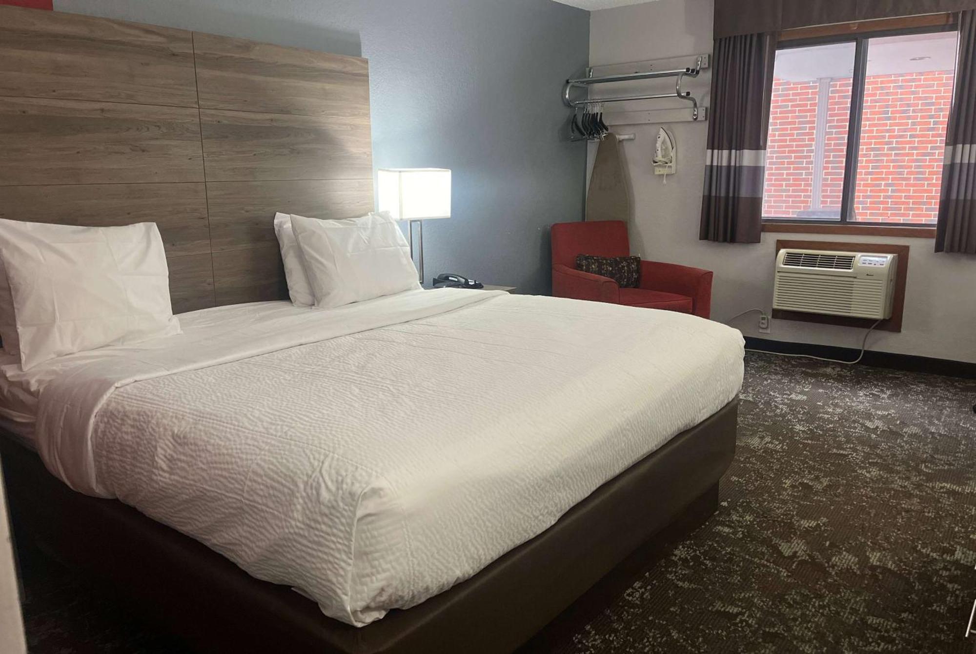 Ramada By Wyndham Cedar Rapids South Ξενοδοχείο Εξωτερικό φωτογραφία
