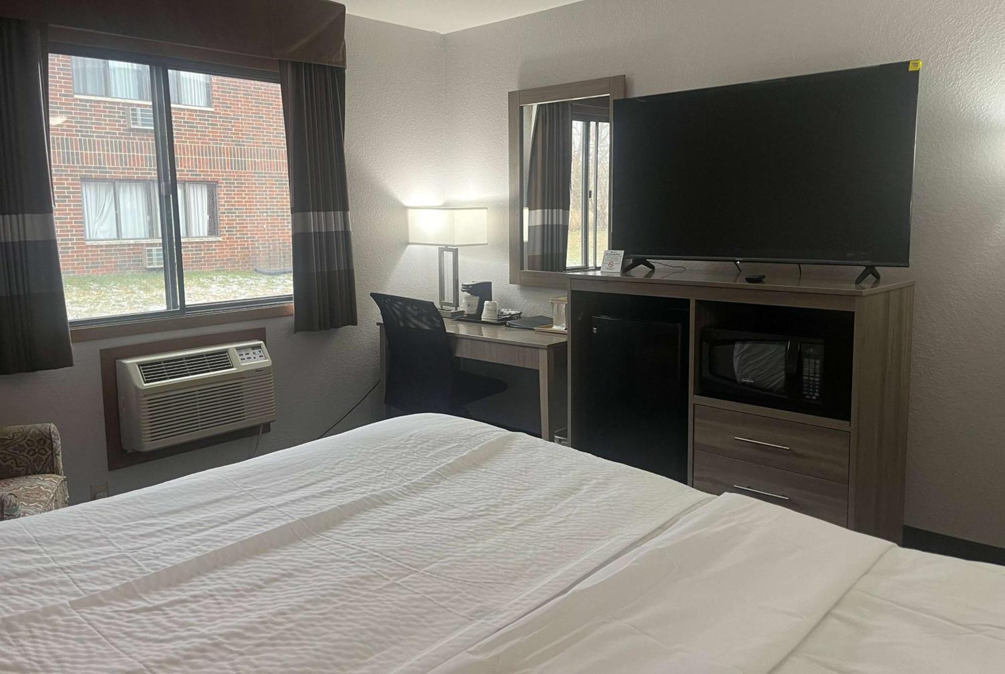 Ramada By Wyndham Cedar Rapids South Ξενοδοχείο Εξωτερικό φωτογραφία