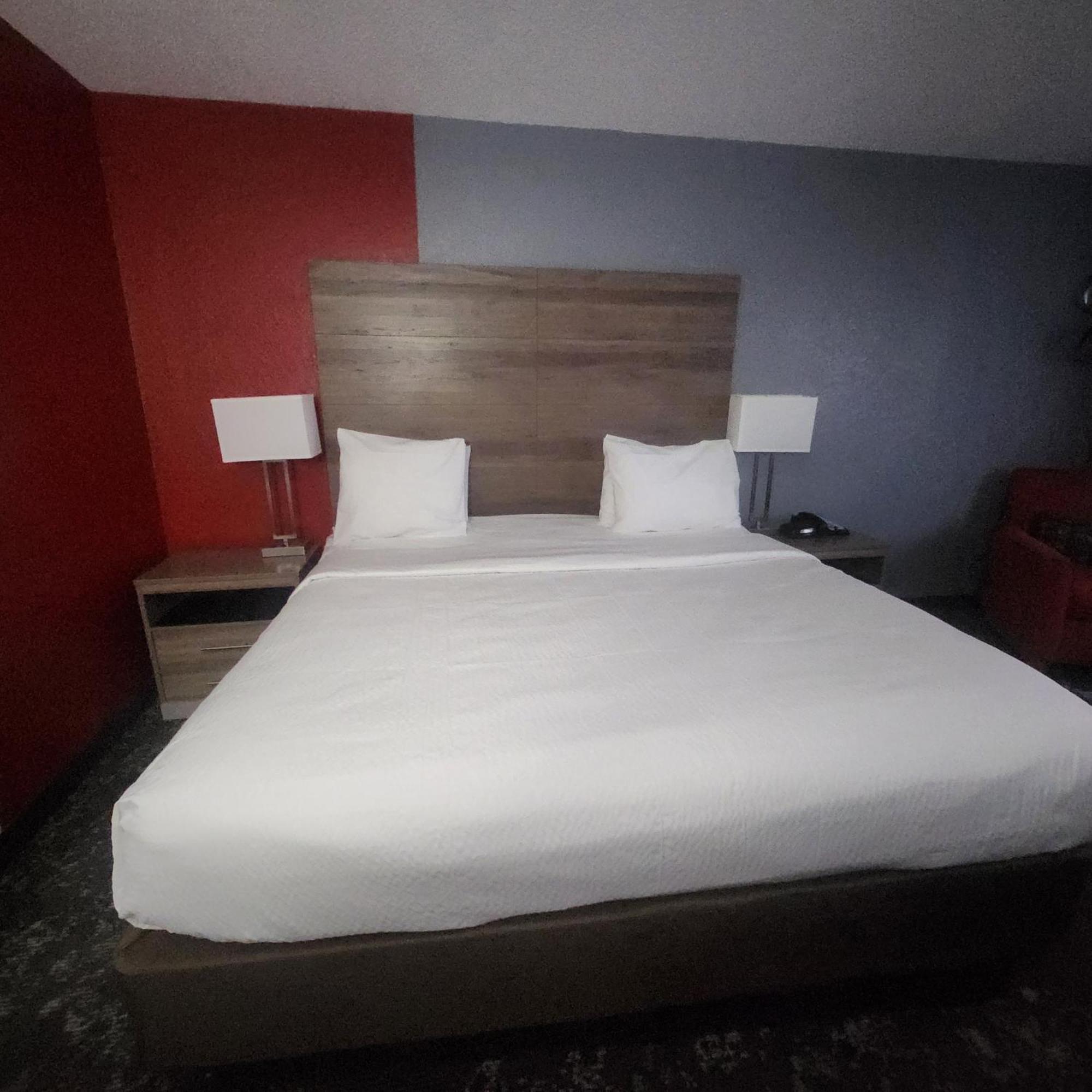 Ramada By Wyndham Cedar Rapids South Ξενοδοχείο Εξωτερικό φωτογραφία