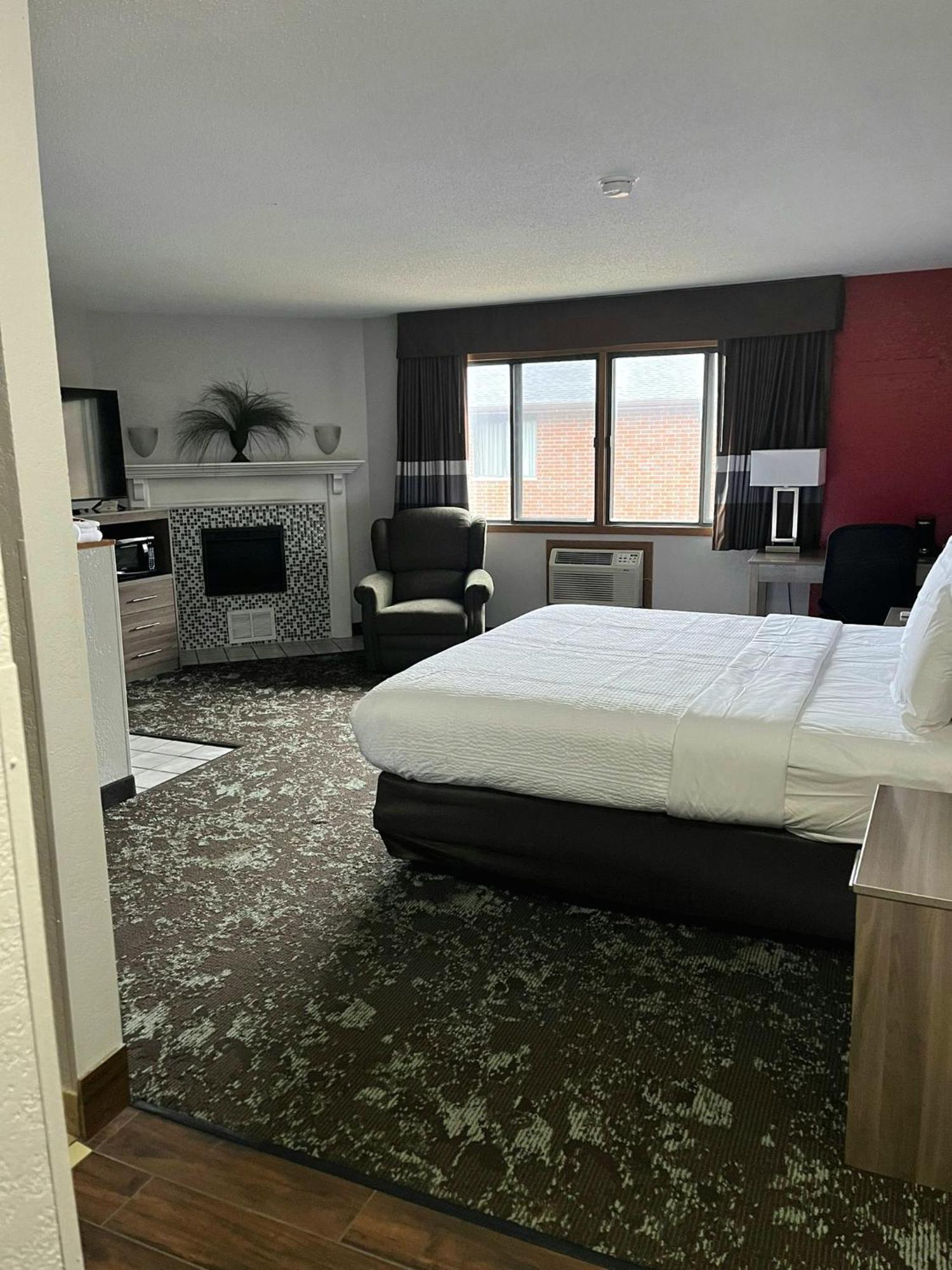 Ramada By Wyndham Cedar Rapids South Ξενοδοχείο Εξωτερικό φωτογραφία