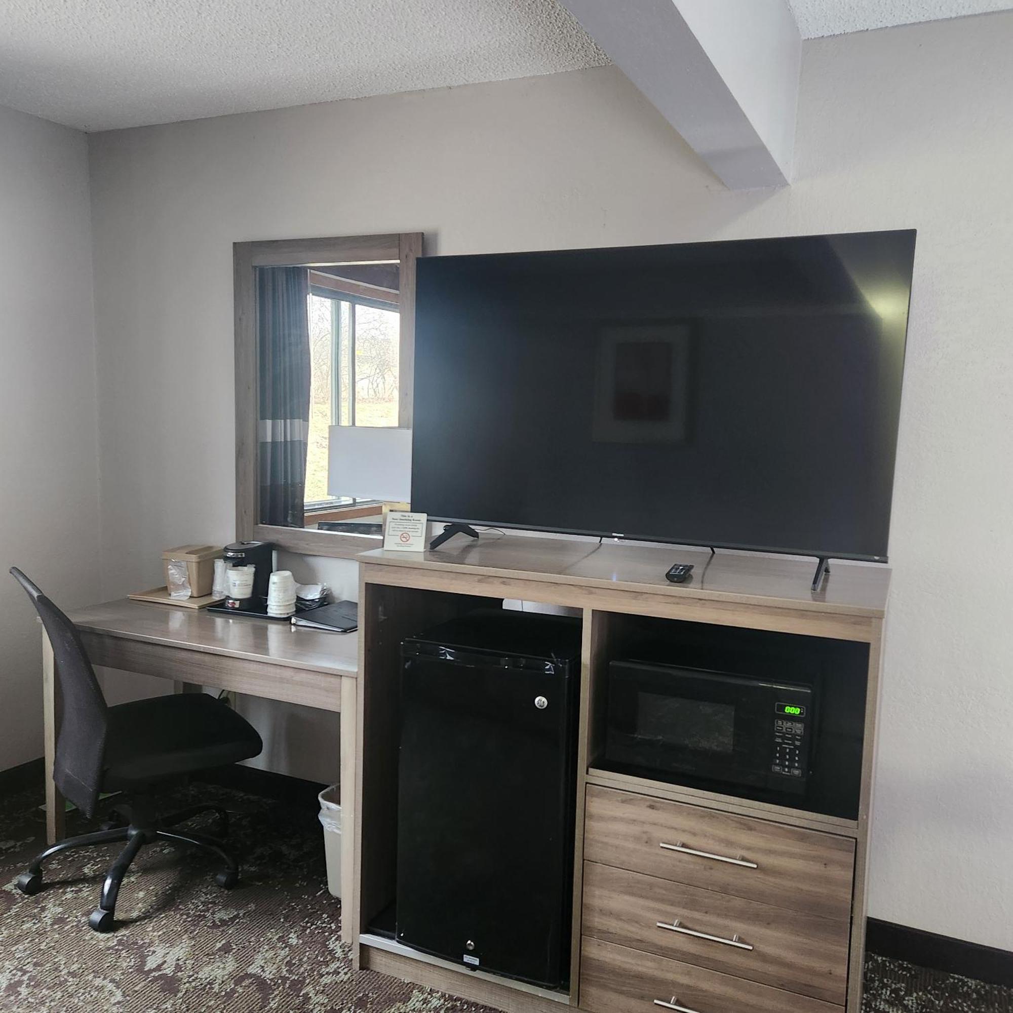 Ramada By Wyndham Cedar Rapids South Ξενοδοχείο Εξωτερικό φωτογραφία