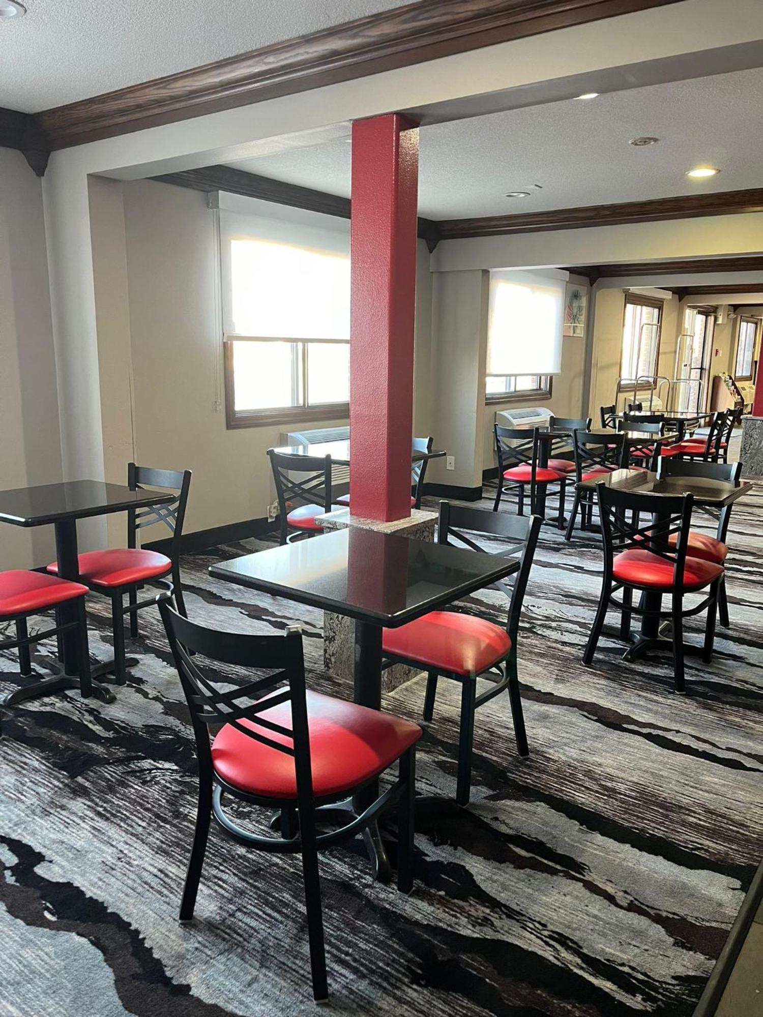 Ramada By Wyndham Cedar Rapids South Ξενοδοχείο Εξωτερικό φωτογραφία