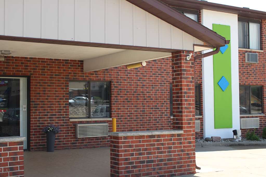 Ramada By Wyndham Cedar Rapids South Ξενοδοχείο Εξωτερικό φωτογραφία